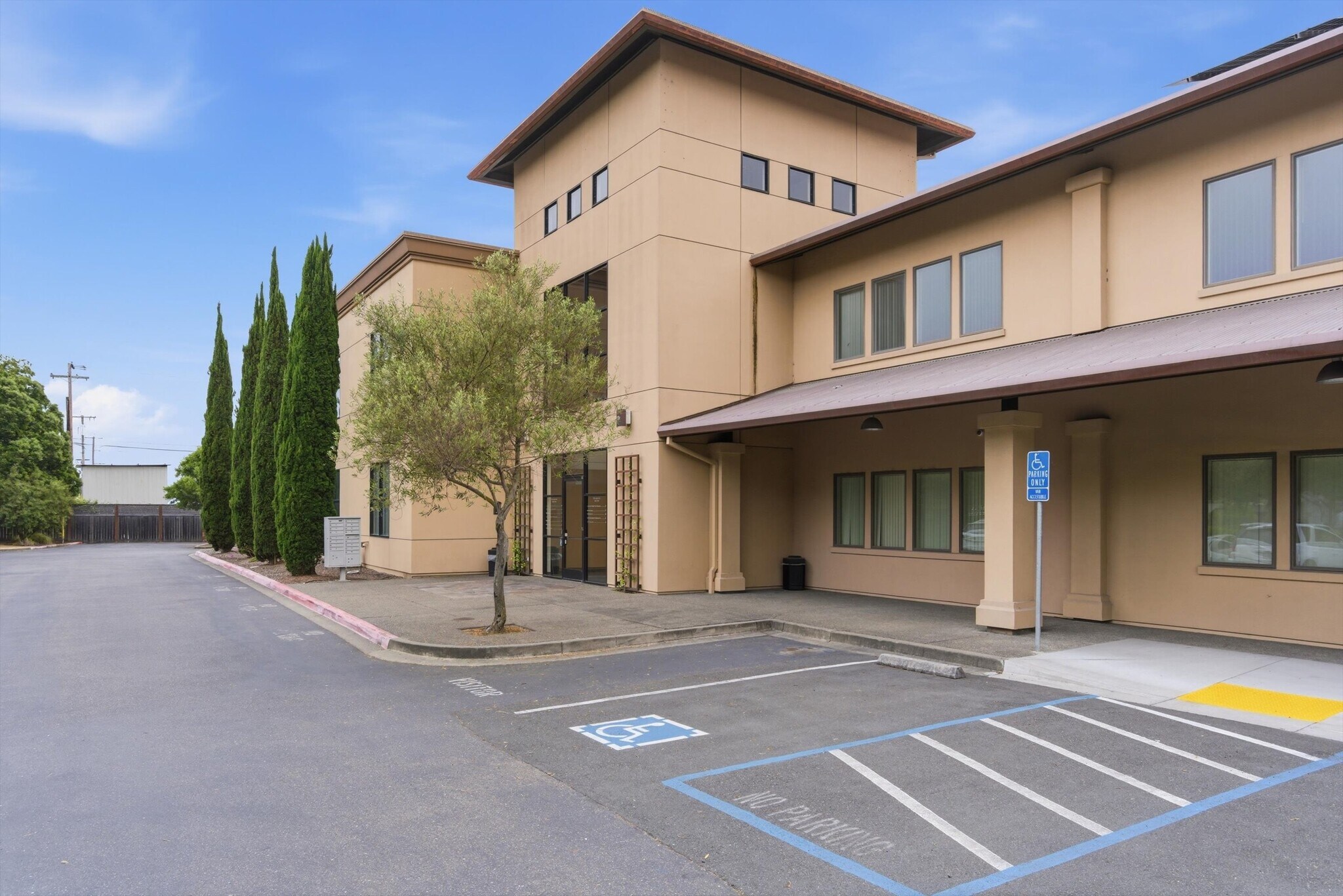 1550 Airport Blvd, Santa Rosa, CA à louer Photo principale- Image 1 de 41
