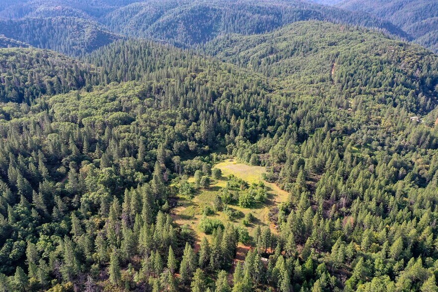 6281 Bear Creek Rd, Garden Valley, CA à vendre - Photo du bâtiment - Image 2 de 13