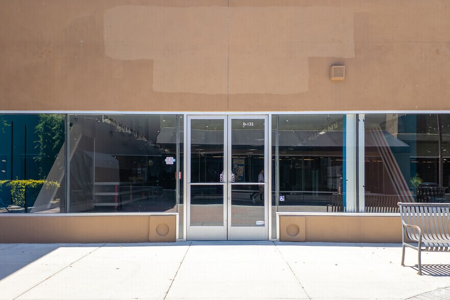 17600 Collier Ave, Lake Elsinore, CA à vendre - Photo du bâtiment - Image 3 de 4