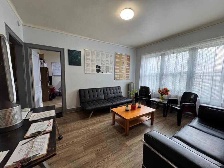 7342 Kingston Ave, Chicago, IL à vendre - Photo du bâtiment - Image 2 de 5