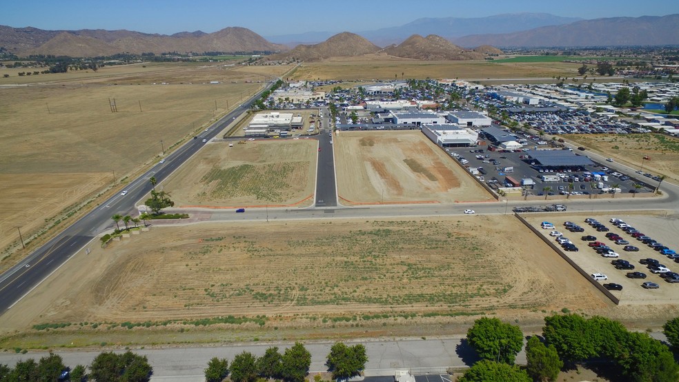 Warren Rd & Auto Mall Dr, Hemet, CA à vendre - A rien - Image 3 de 9