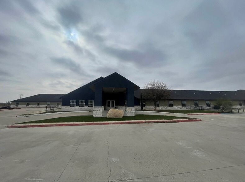 237 W 21st St, Fort Stockton, TX à louer - Photo du bâtiment - Image 3 de 22