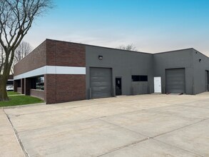 11100-11190 Aurora Ave, Urbandale, IA à louer Photo du bâtiment- Image 2 de 13
