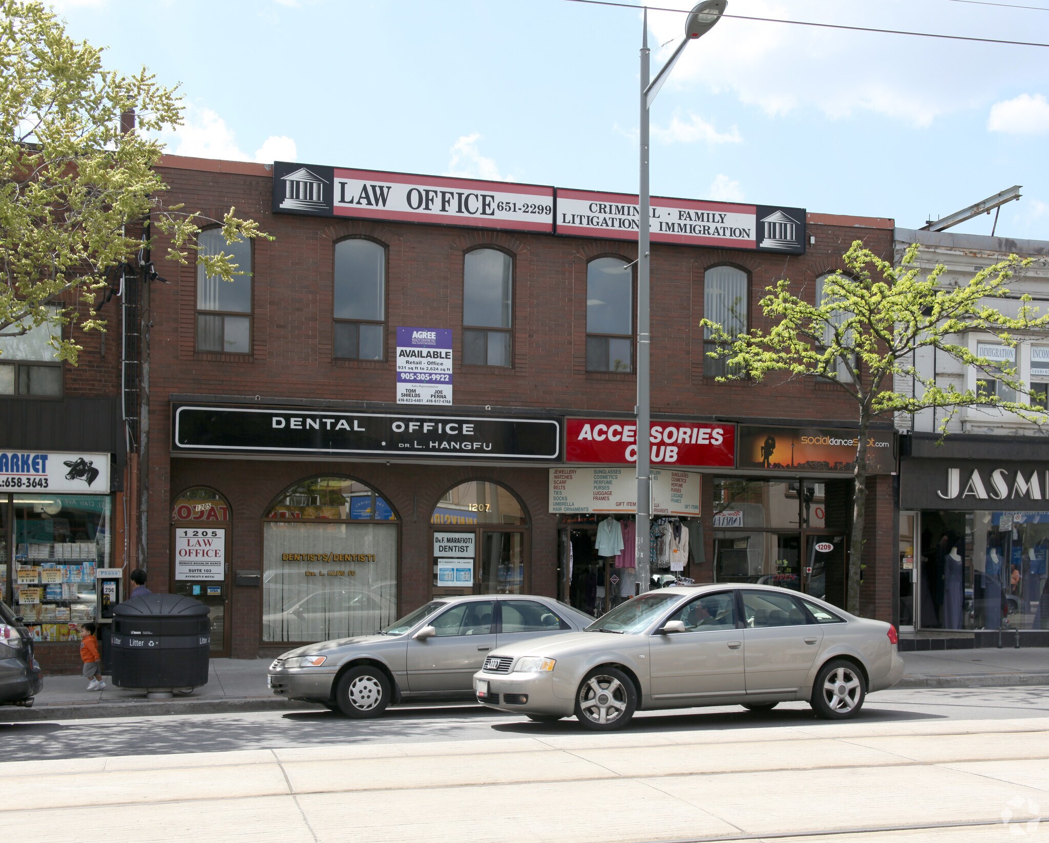 1205-1209 St Clair Ave W, Toronto, ON à vendre Photo principale- Image 1 de 1