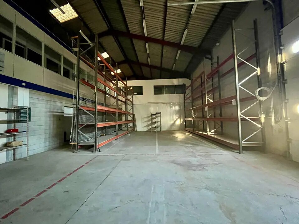Industrial in Piolenc for lease Interior Photo- Image 1 of 10