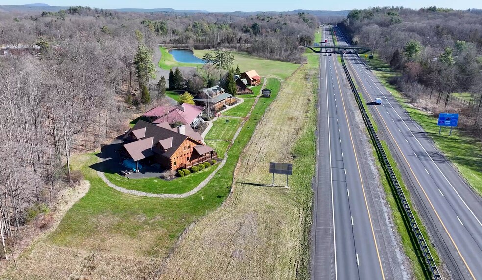 60 Peoples Rd, Saugerties, NY à vendre - Photo du bâtiment - Image 2 de 18