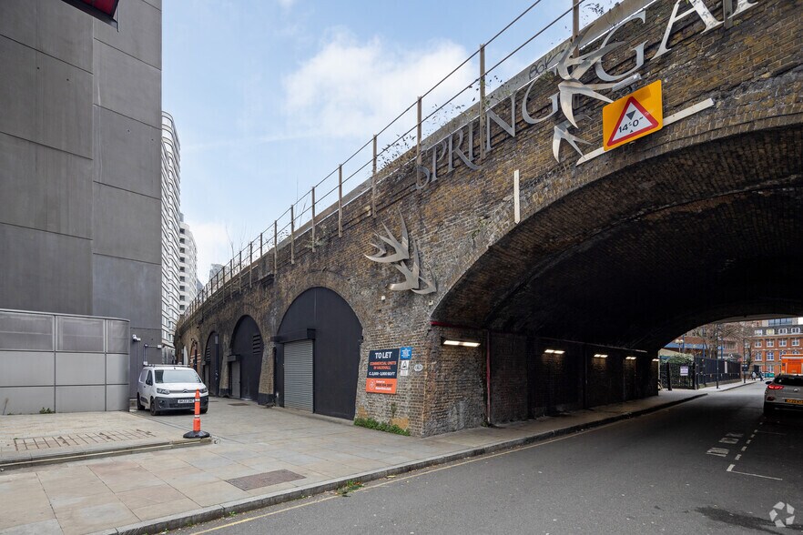 Tinworth St, Londres à louer - Photo du bâtiment - Image 2 de 2