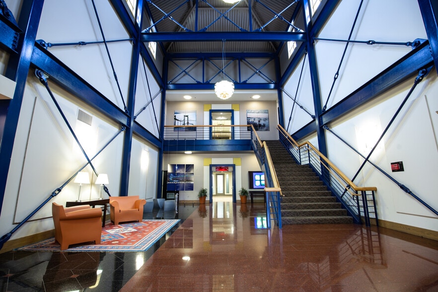 100 Canal Pointe Blvd, Princeton, NJ for lease - Interior Photo - Image 1 of 17