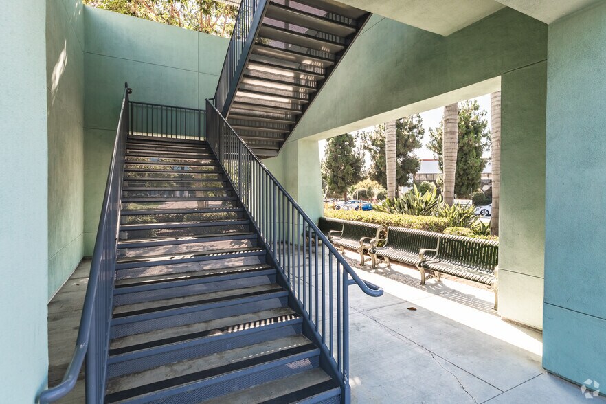 5808-5814 Van Allen Way, Carlsbad, CA à louer - Photo du bâtiment - Image 2 de 6