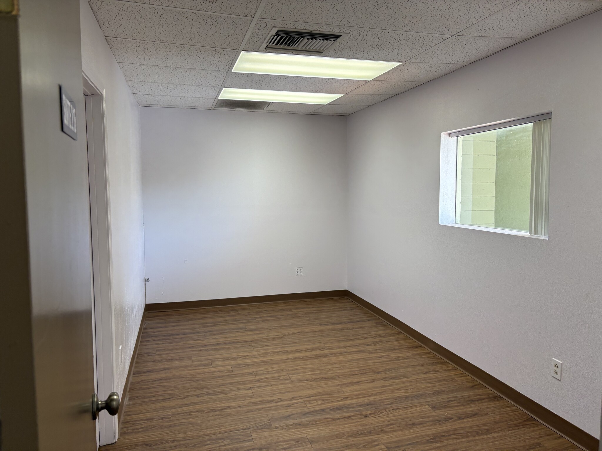 655 N Palm Canyon Dr, Palm Springs, CA à louer Photo intérieure- Image 1 de 3