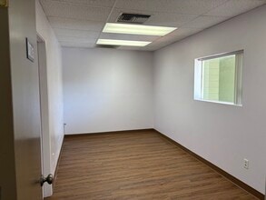 655 N Palm Canyon Dr, Palm Springs, CA à louer Photo intérieure- Image 1 de 3