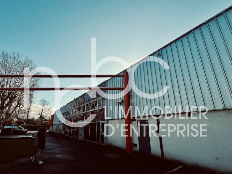 Industriel dans Vaulx-en-Velin à vendre - Photo du bâtiment - Image 3 de 35