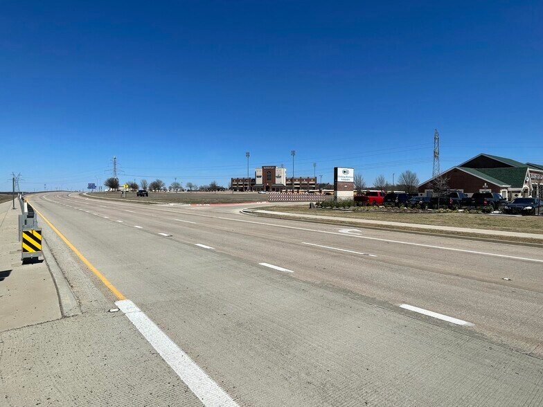 900 State Highway 360, Mansfield, TX à vendre - Photo du bâtiment - Image 1 de 10