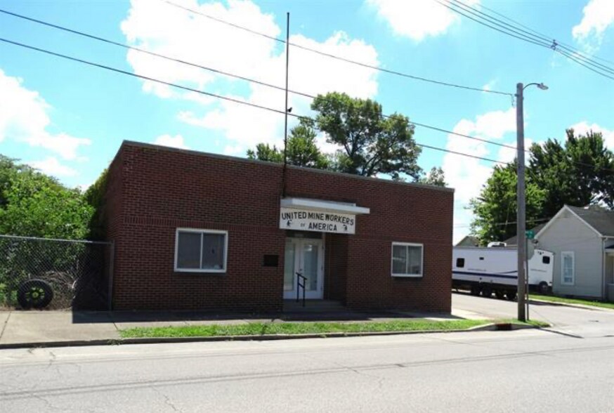 320 S 3rd St, Boonville, IN à vendre - Photo du bâtiment - Image 2 de 16