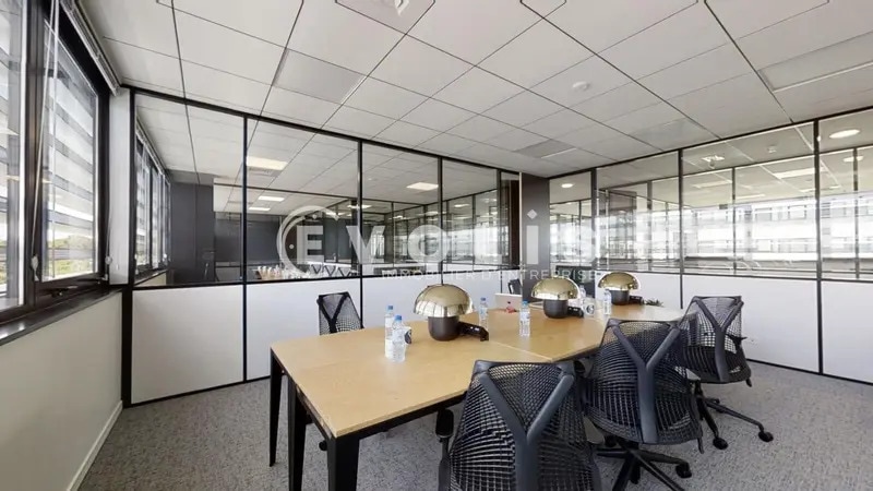 Office in Le Haillan for lease Interior Photo- Image 1 of 6
