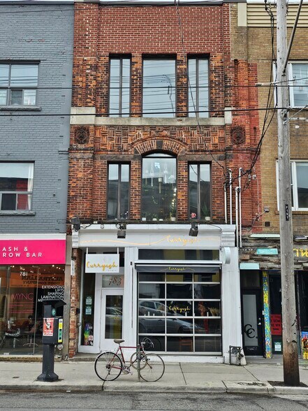 783 Queen St W, Toronto, ON à vendre - Photo du bâtiment - Image 1 de 16