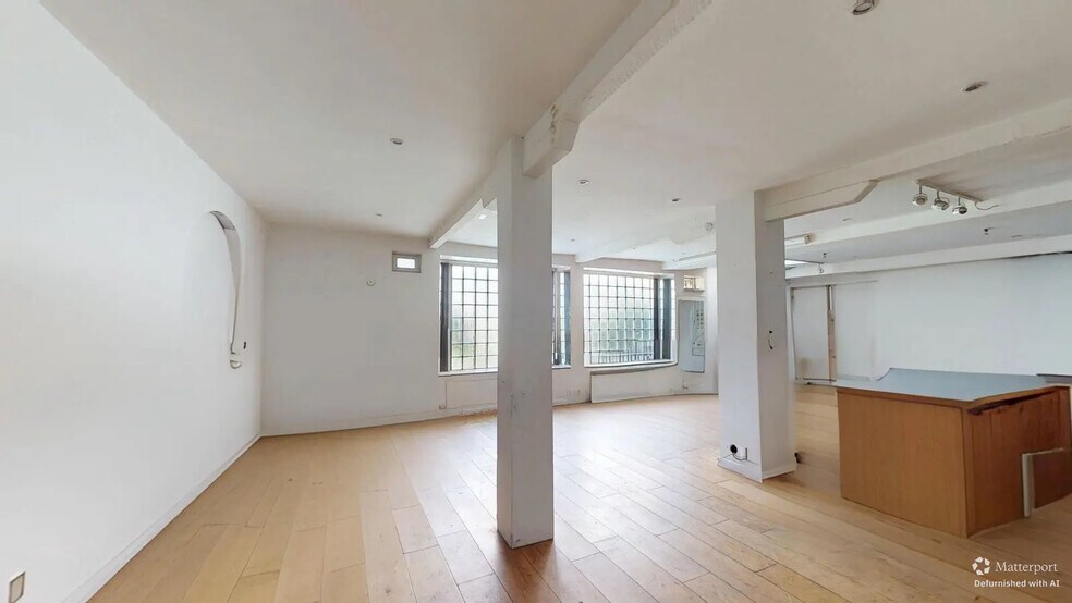 9 Rue Des Ardennes, Paris for sale - Interior Photo - Image 2 of 8