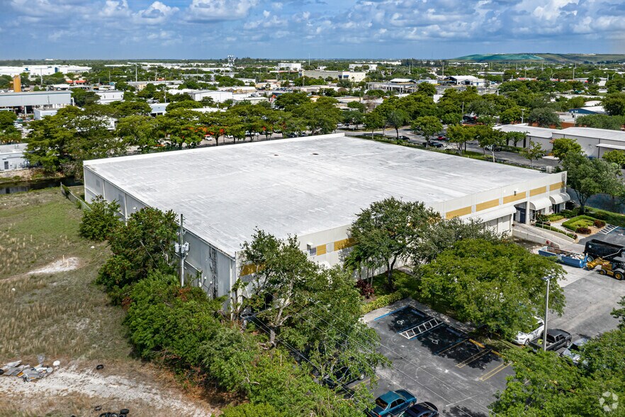 2025 NW 15th Ave, Pompano Beach, FL à louer - Aérien - Image 2 de 6