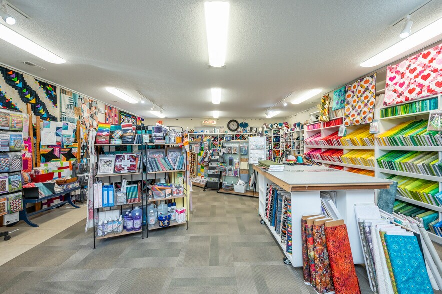 15 Main St SE, Bondurant, IA à vendre - Photo du bâtiment - Image 2 de 19