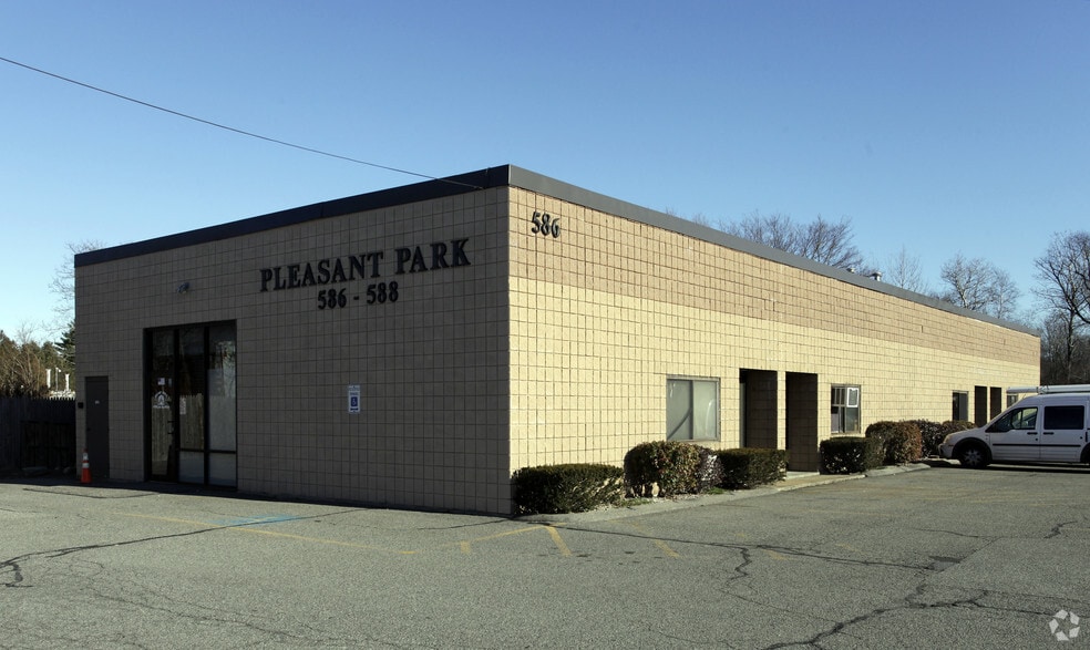 586 Pleasant St, Norwood, MA for lease - Primary Photo - Image 1 of 3