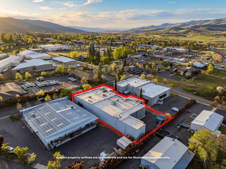710 Jefferson Ave, Ashland, OR à louer - Photo du bâtiment - Image 3 de 86