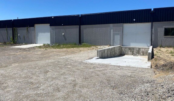 1695 S Ortonville Rd, Ortonville, MI à louer - Photo du bâtiment - Image 3 de 10