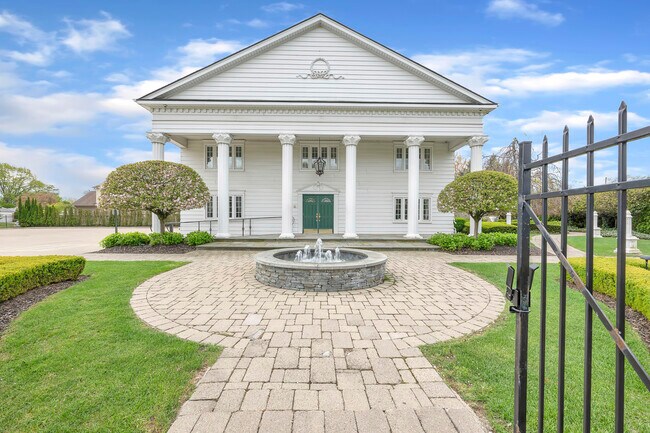 Plus de détails pour 4860 E 13 Mile Rd, Warren, MI - Spécialité à vendre