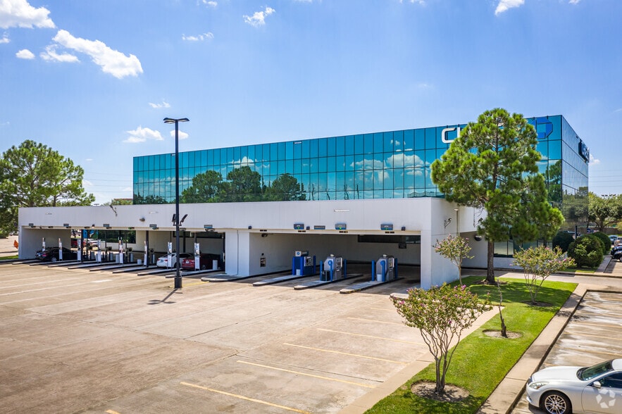 4600 Highway 6 N, Houston, TX à louer - Photo du bâtiment - Image 3 de 12