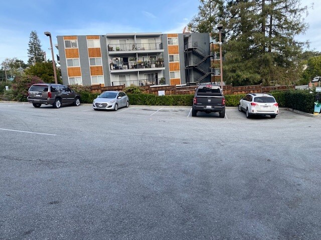 3201 Oak Knoll Dr, Redwood City, CA à louer - Photo du bâtiment - Image 2 de 20