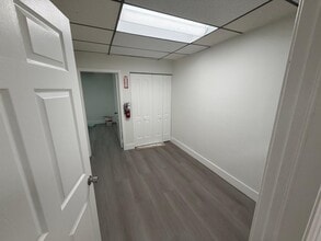 3383 NW 7th St, Miami, FL for lease Interior Photo- Image 2 of 7