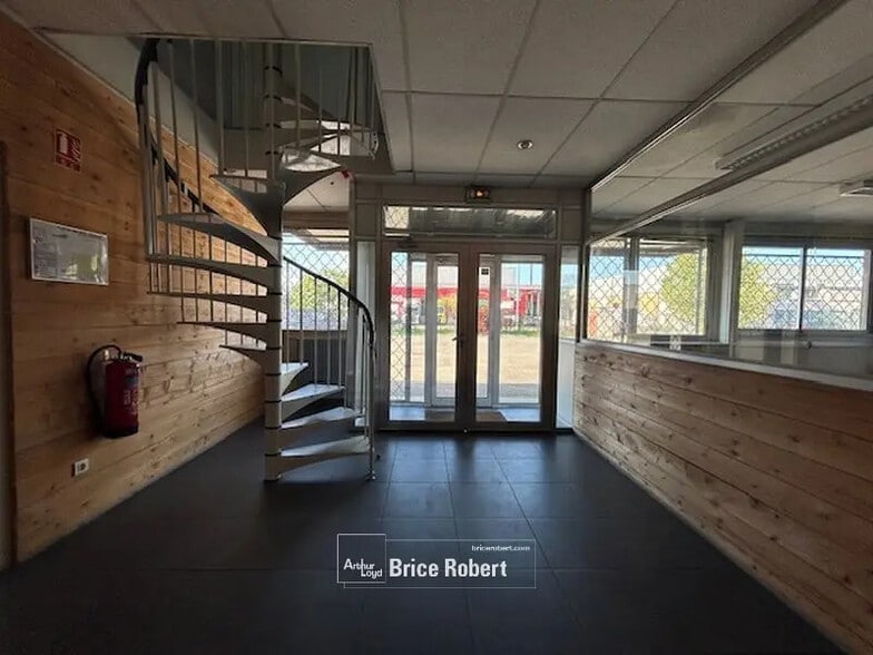 Local d'activités dans Vaulx-en-Velin à vendre - Photo intérieure - Image 3 de 7