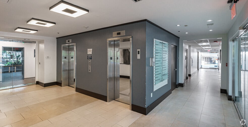 8211 W Broward Blvd, Plantation, FL for lease - Lobby - Image 3 of 4