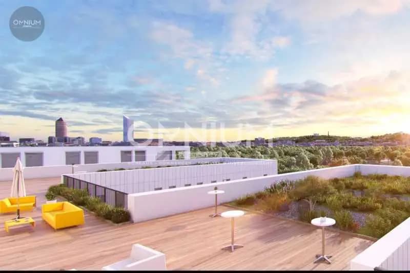 Office in Villeurbanne for lease - Building Photo - Image 2 of 5