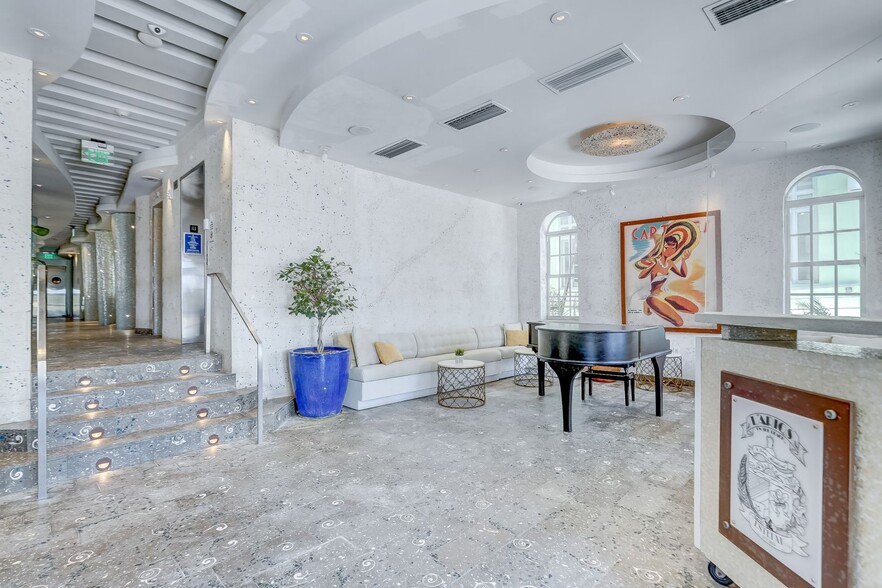 820 Ocean Dr, Miami Beach, FL for lease - Interior Photo - Image 3 of 19