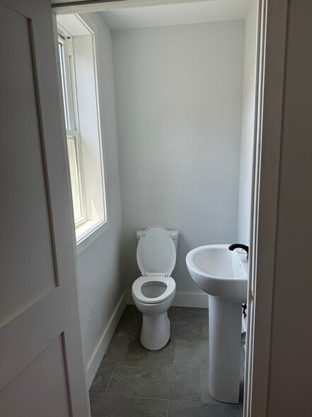 1235 Pennsylvania Ave SE, Washington, DC à louer - Photo intérieure - Image 2 de 23