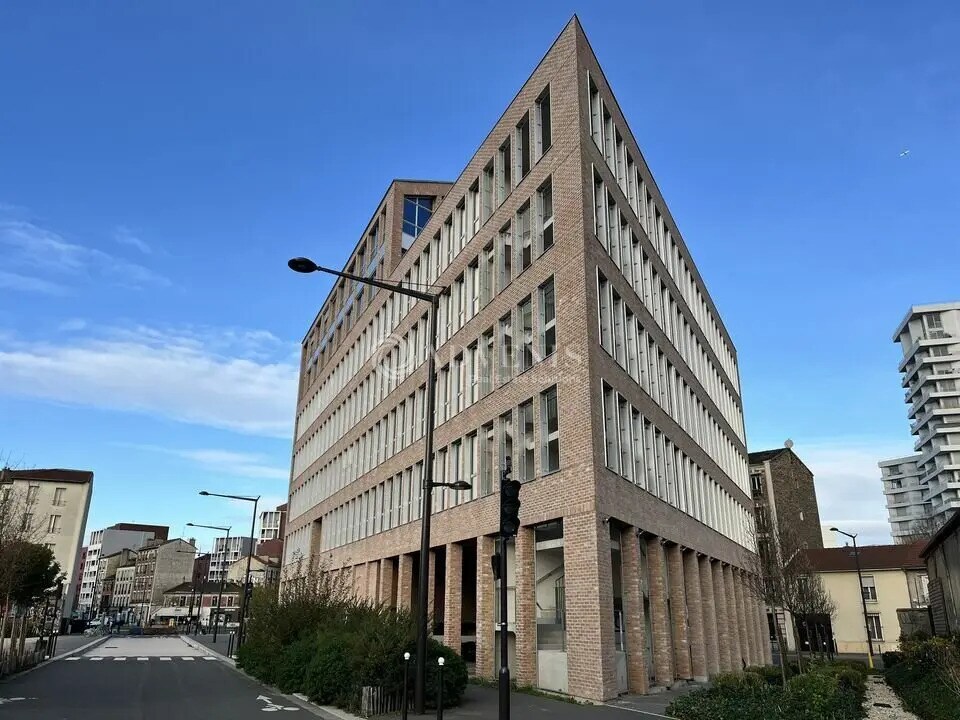 Office in Ivry-sur-Seine for lease Building Photo- Image 1 of 13
