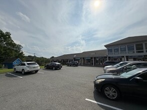 21 Mohawk Trl, Greenfield, MA for lease Interior Photo- Image 2 of 27