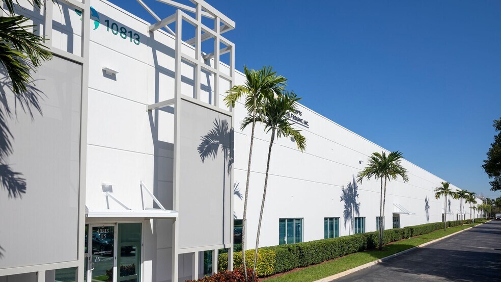 3200 NW 112th Ave, Miami, FL à louer - Photo du bâtiment - Image 3 de 16