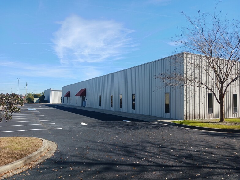 400 Commerce Center Dr, Brunswick, GA for sale - Building Photo - Image 1 of 7