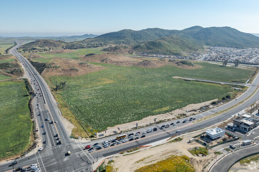 SWC Domenigoni Pky. & Winchester Rd, Winchester, CA à louer - Photo du bâtiment - Image 2 de 7