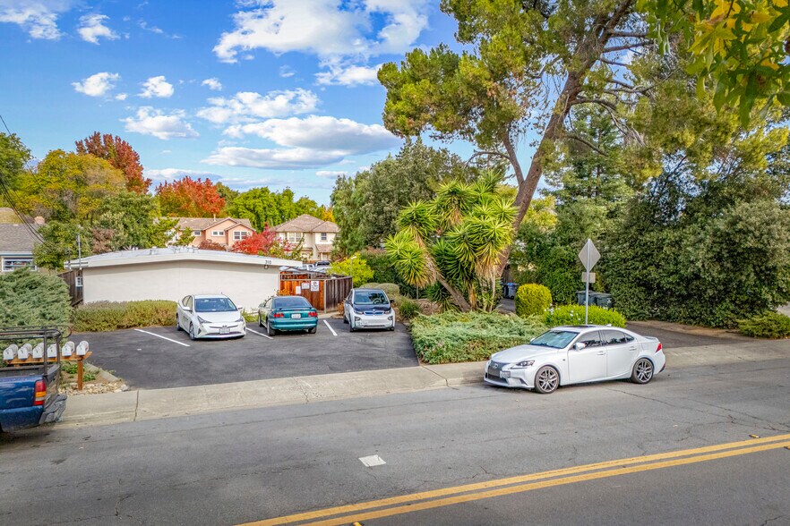 310 Gladys Ave, Mountain View, CA à vendre - Photo du bâtiment - Image 2 de 55