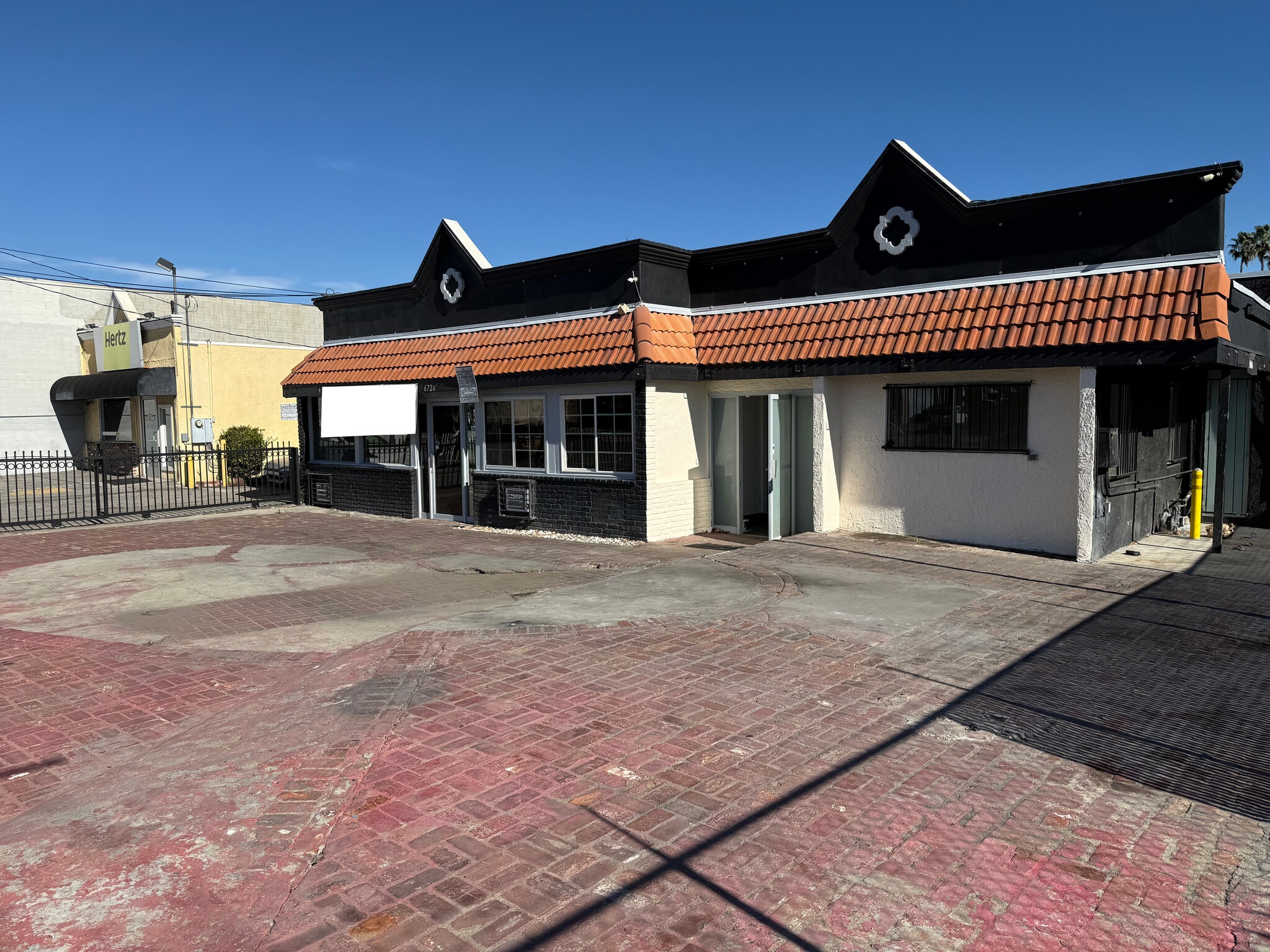 6726 Reseda Blvd, Reseda, CA for lease Primary Photo- Image 1 of 9