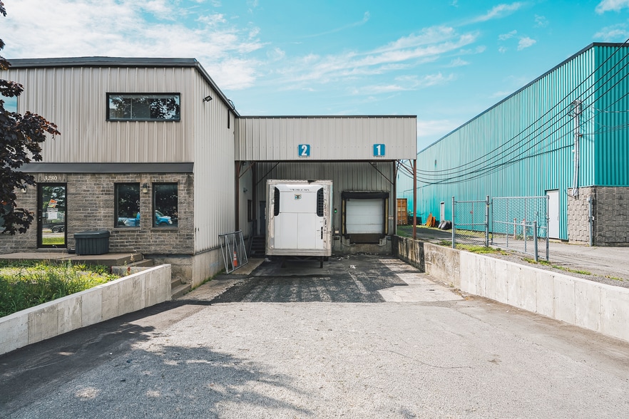 3280 Rue Marconi, Mascouche, QC for sale - Building Photo - Image 3 of 8