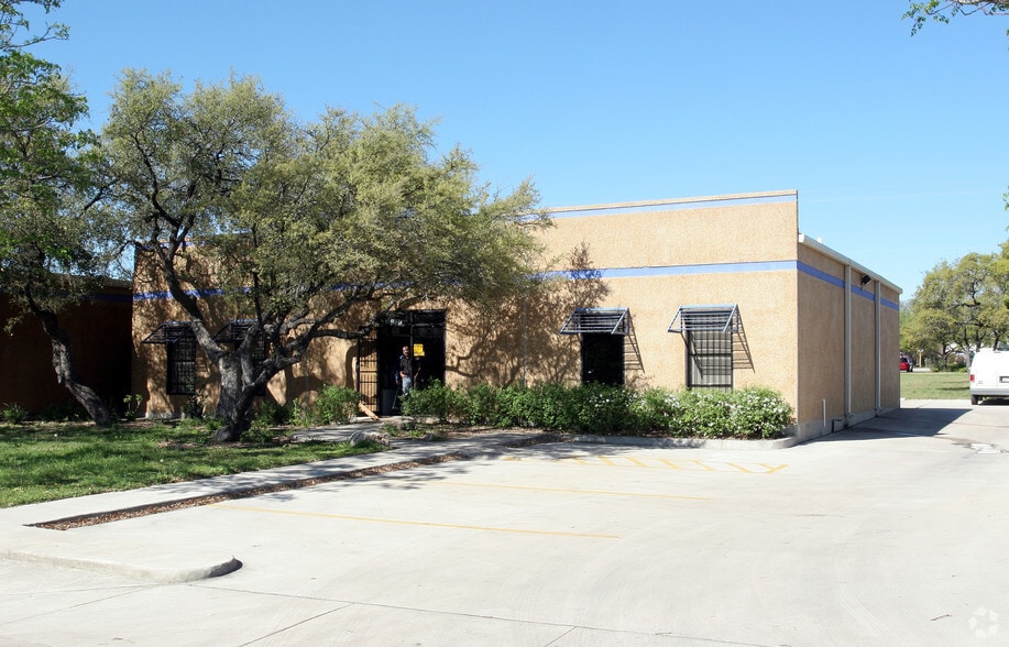 4727-4729 Shavano Oak, San Antonio, TX for lease - Building Photo - Image 2 of 4