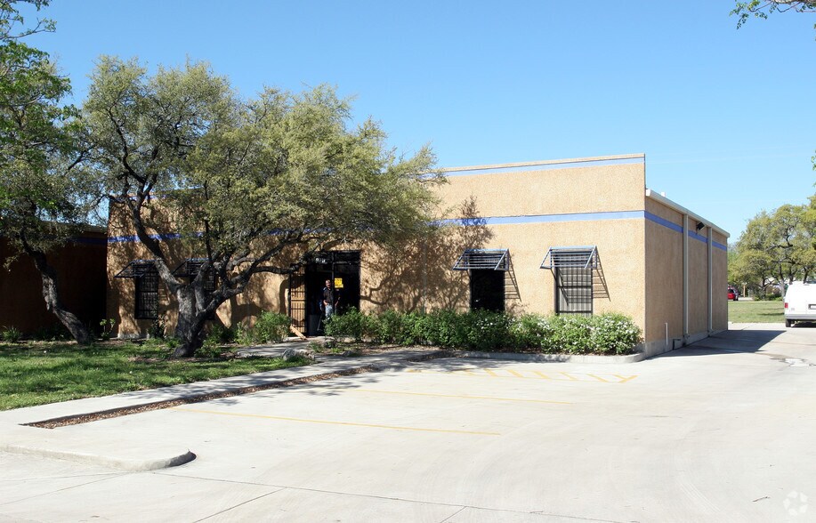 4727-4729 Shavano Oak, San Antonio, TX à louer - Photo du bâtiment - Image 2 de 4