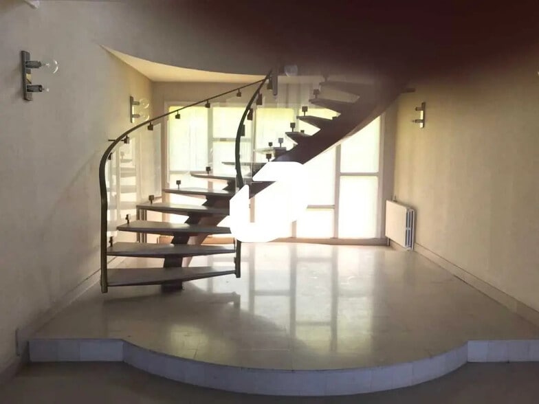 10 Route Du Pigeon Bleu, Galluis for lease - Building Photo - Image 2 of 8