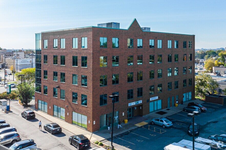 595 Montreal Rd, Ottawa, ON à louer - Photo du bâtiment - Image 3 de 4