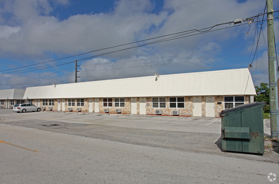 1117-1135 SW 1st Way, Deerfield Beach, FL for lease - Building Photo - Image 2 of 2