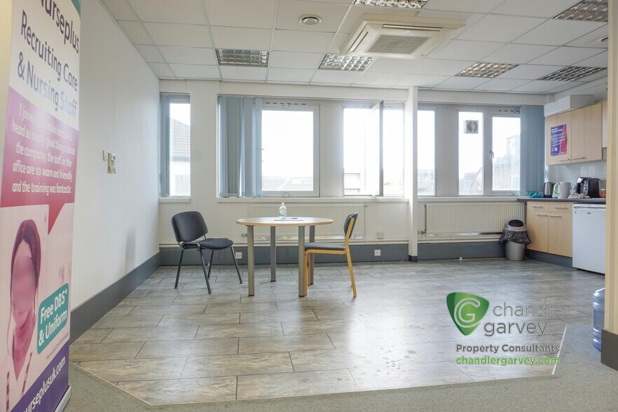 43 Buckingham St, Aylesbury à louer - Photo du bâtiment - Image 3 de 7