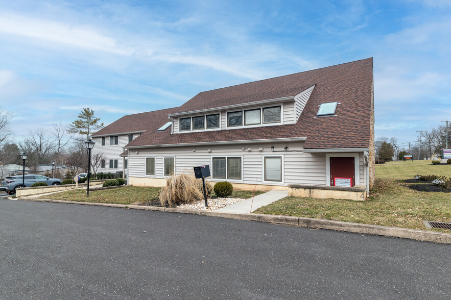 4-8 Meadowbrook Ln, Chalfont, PA for lease - Building Photo - Image 1 of 13